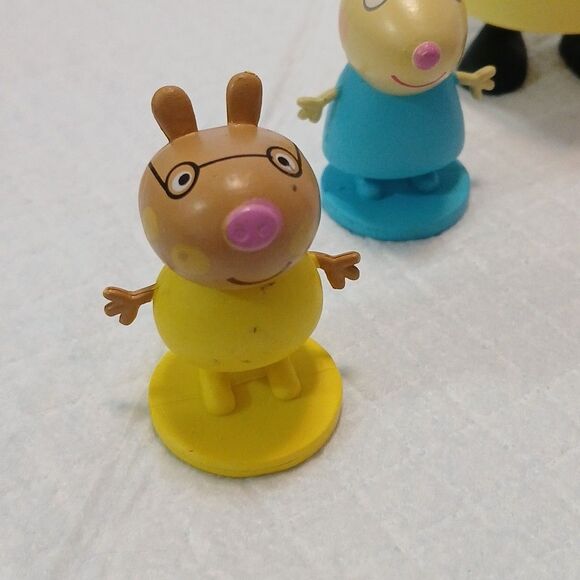 LOT OF 7 PEPPA PIG FAMILY & FRIENDS TOY FIGURES CHARACTERS COLLECTION - Picture 4 of 16